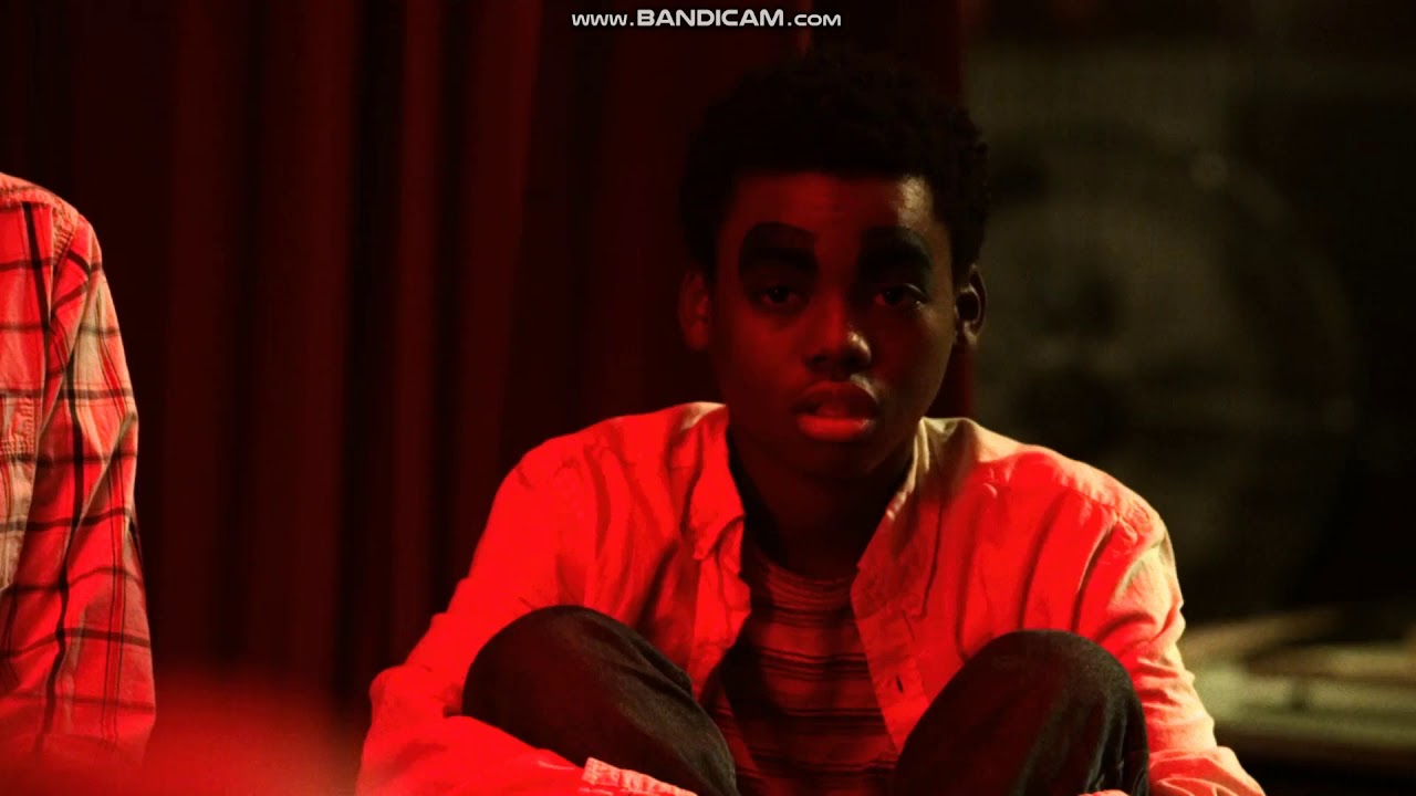 Everything sucks: spin the bottle scene