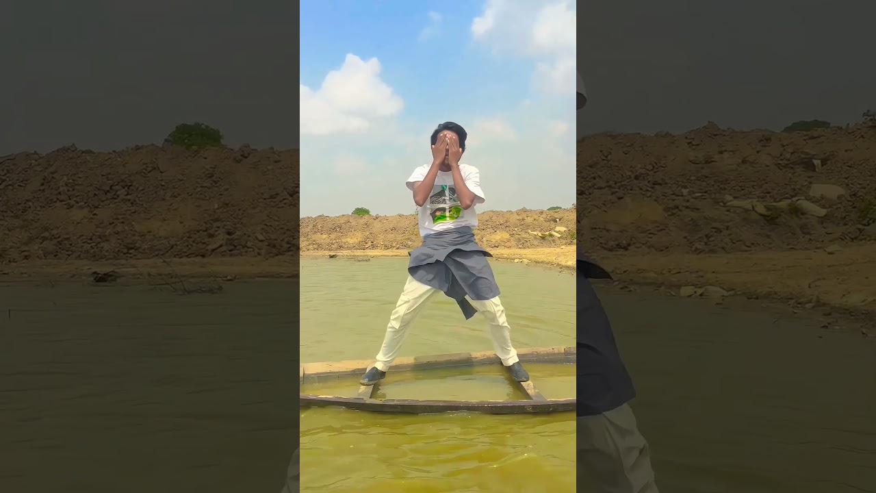 Lagal Nahi Saram || Baithal Rahi Kera Ke Tham Pa || (Pani me dance) || #avdhesh Premi ||
