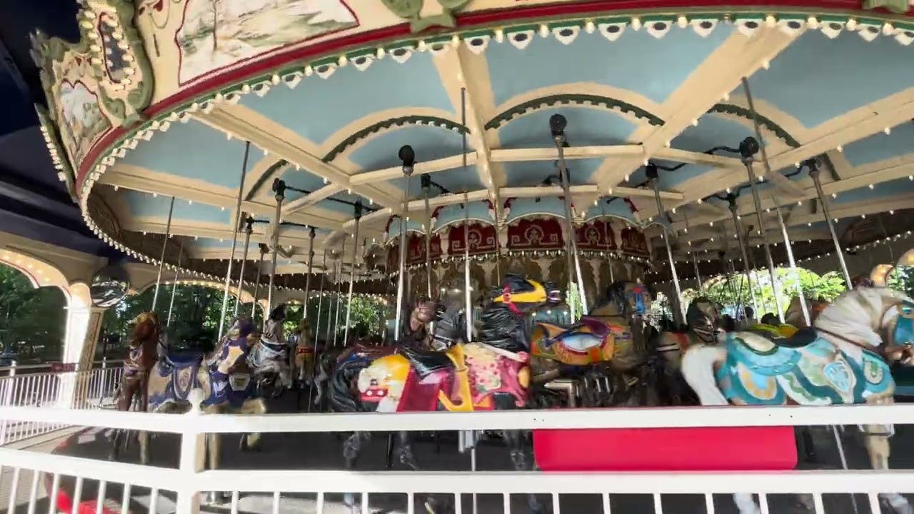 Grand Carousel and Wurlitzer 157 band organ at Kings Island 