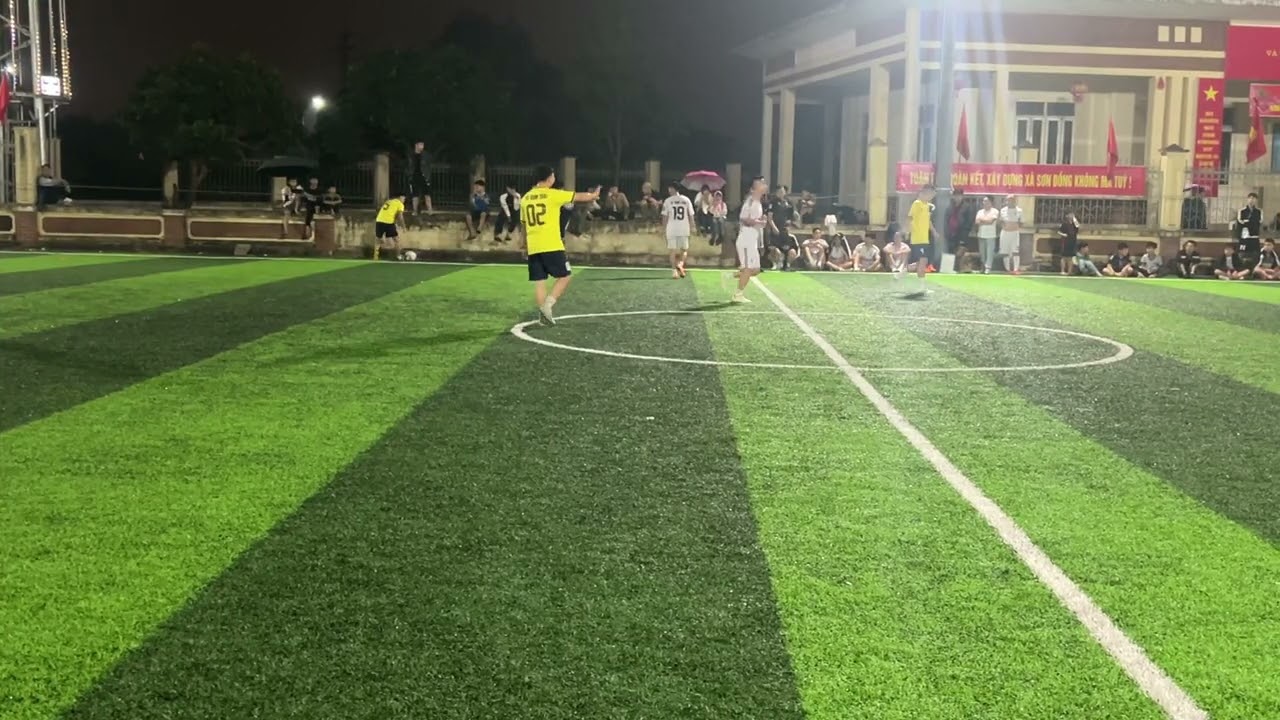 Hiệp 1 Xóm Làng vs Xóm Trại