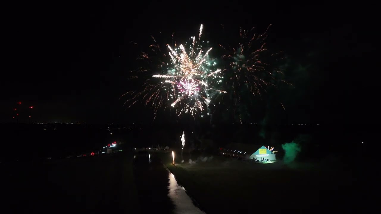 Vuurwerkshow Nieuwolda 2025 - DJI Mini 4 Pro 4K #4k #drone #viral #trending #groningen #fireworks 