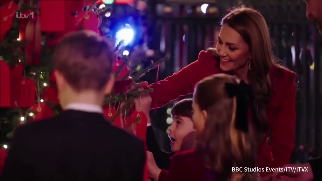 🎄👸🏻 UK's Princess Kate hosts the fourth 'Royal Carols: Together at Christmas' at Westminster Abbey