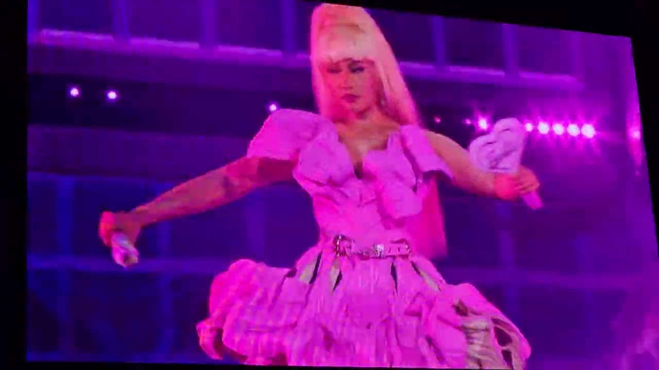 Nicki Minaj - Alter Ego's Medley (Live at the Pink Friday 2 World Tour - 9/7)