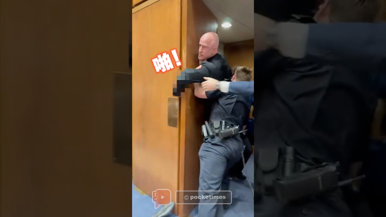 美国参议院爆冲突 反战退伍军人被拖走时&ldquo;断臂&rdquo;