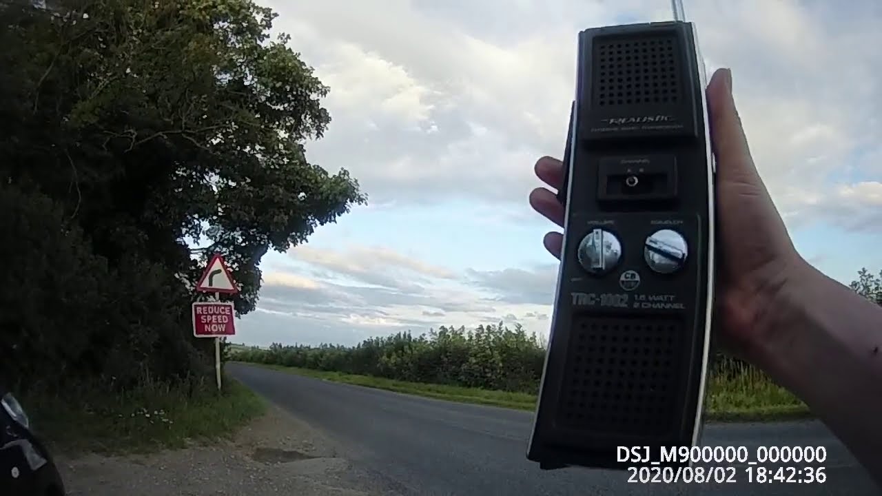 Realistic TRC1002 UK CB27/81 CB radio (handheld 2ch 1.5w) - Field Test Mr Chippie side