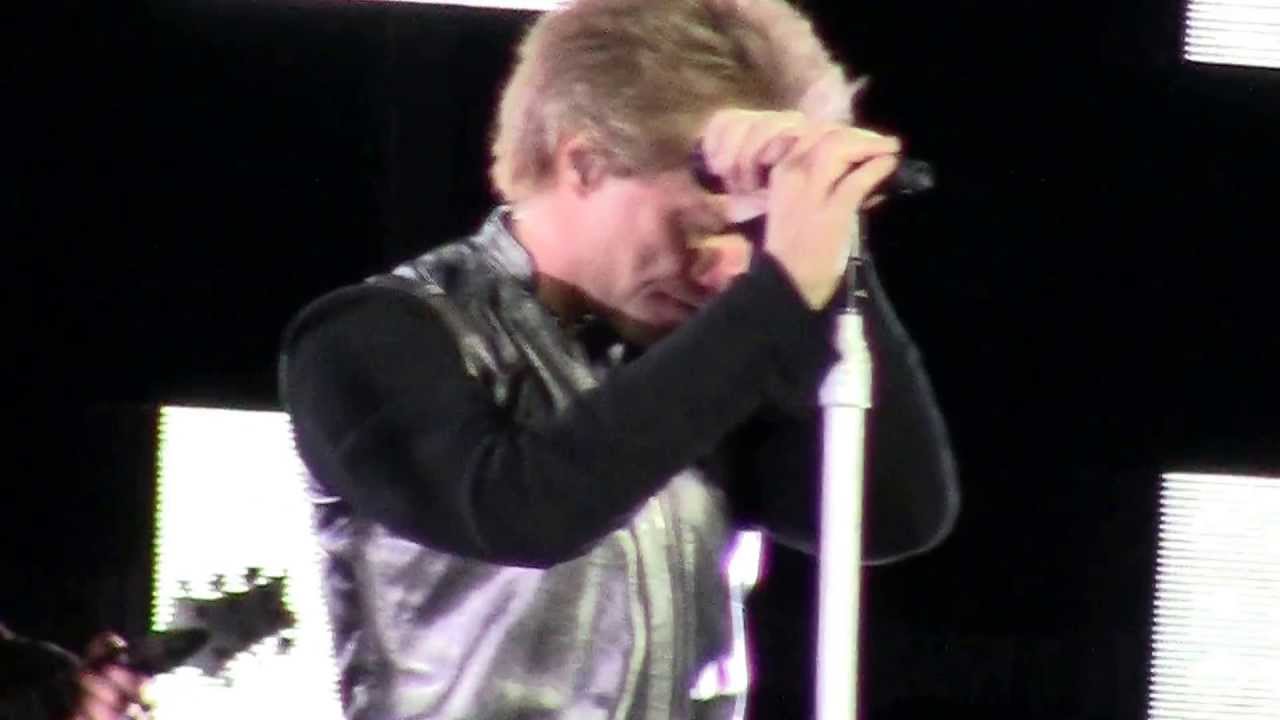 Bon Jovi - Living on a prayer (Live in Sofia 2013)