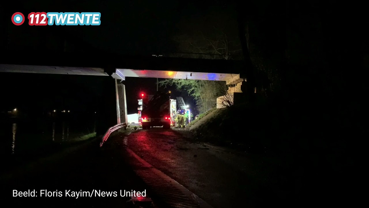 112Twente.nl - Ernstig ongeval Almelo, auto botst tegen brugpijler 27-03-2021