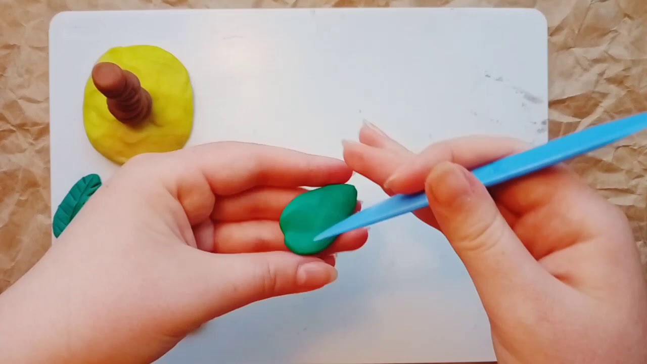 лепим пальму из пластилина