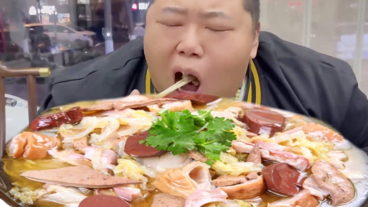 The 2,000 RMB black pig king is ready! It smells so good it'll make your mouth water!