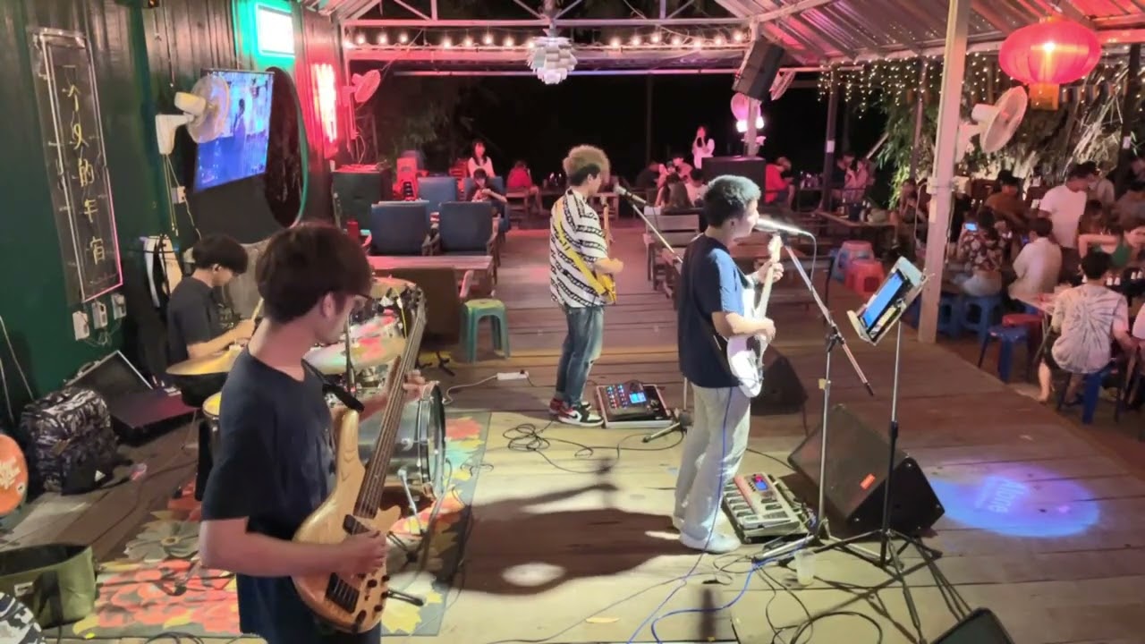 Material Mind live @ Alone in The Universe