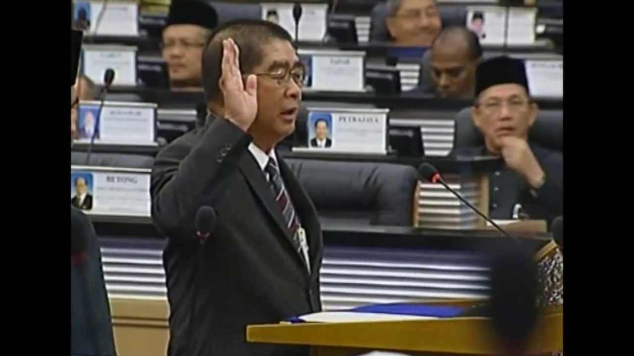 Parlimen Malaysia : Angkat Sumpah YB Datuk Seri Panglima Dr. Maximus Johnity Ongkili (Kota Marudu)