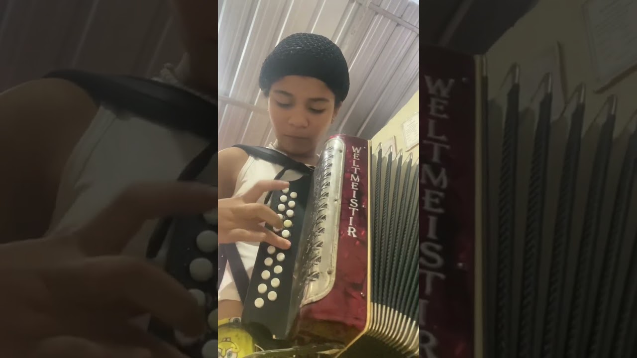Emely La Belleza del acordeón 🪗 
