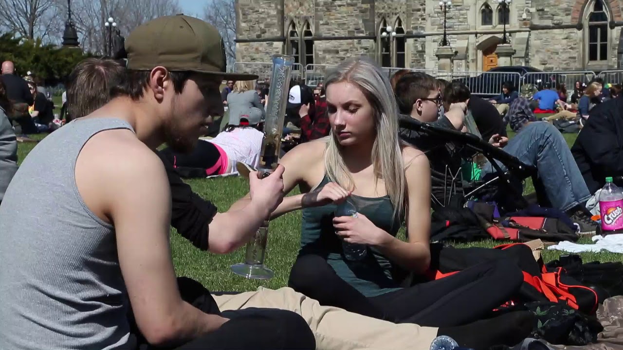 Marijuana enthusiasts rally at the Hill for 4/20