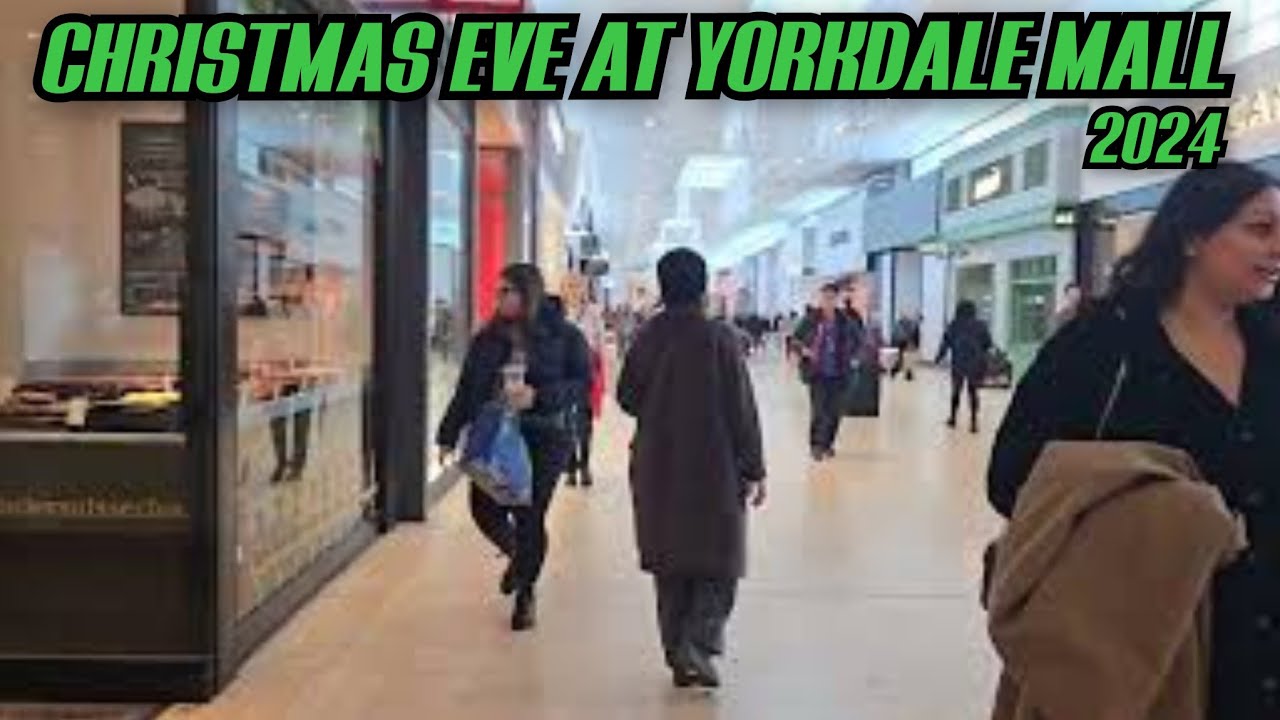 Inside The Yorkdale Mall On Christmas Eve (Toronto)