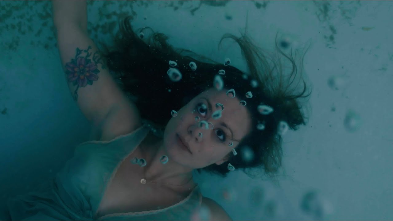 Marissa Nadler - Bessie, Did You Make It? (Official Music Video)