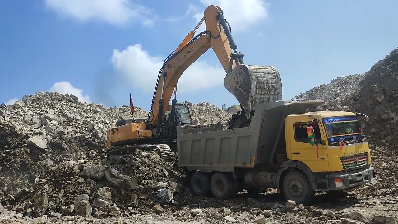 Hyundai 510 LC-7 loading limestone on a tipper | Heavy Machinery