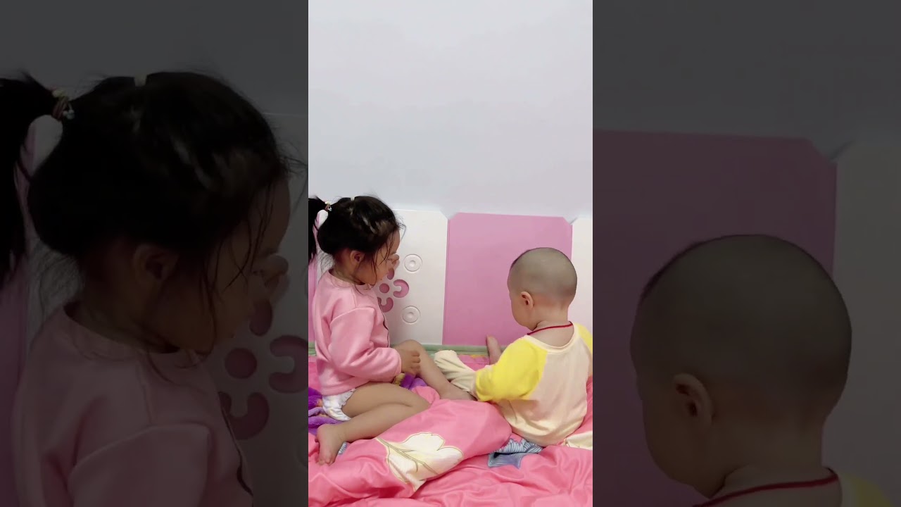 血脉压制VS弟弟的反骨，今日胜负：平手！  萌娃 姐俩日常 人类幼崽 这孩子多少有点倔脾气 看一遍笑一遍