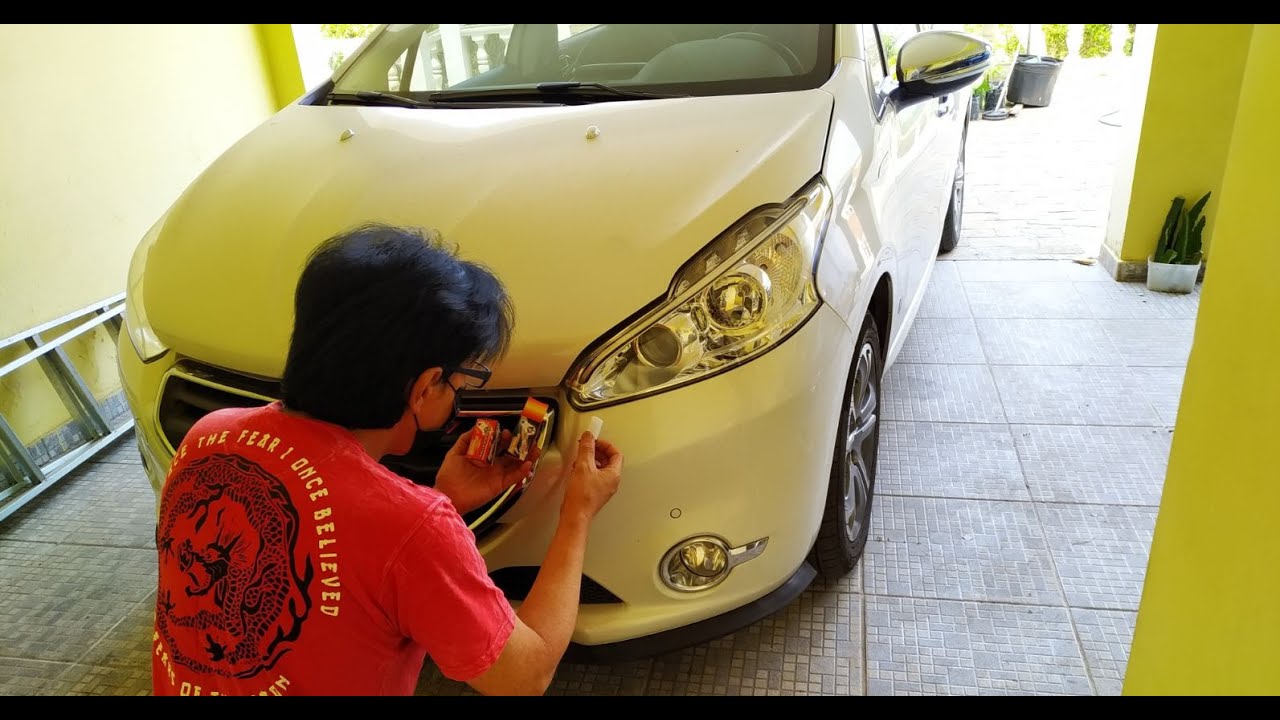 Trocando a Lâmpada do Farol baixo do lado do Motorista Peugeot 208
