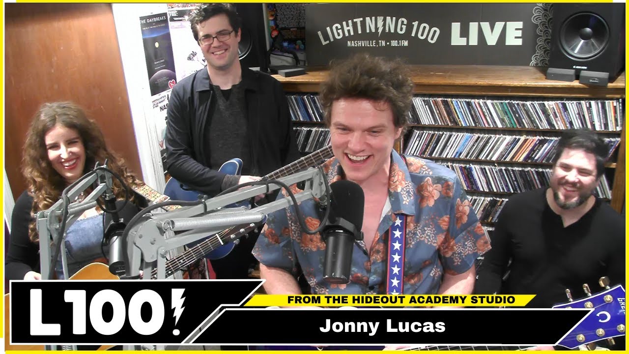 Джонни Лукас исполняет песни «Hang in There» и «I Like it Like That» — вживую в студии The Hideou...