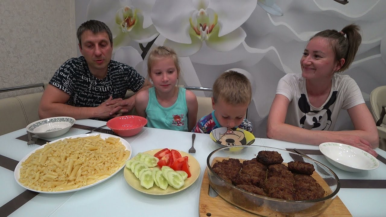 МУКБАНГ ШКОЛЬНЫЕ КОТЛЕТЫ С МАКАРОНАМИ ДЛЯ БОЛЬШОЙ СЕМЬИ | MUKBANG CUTLETS WITH MACARONI