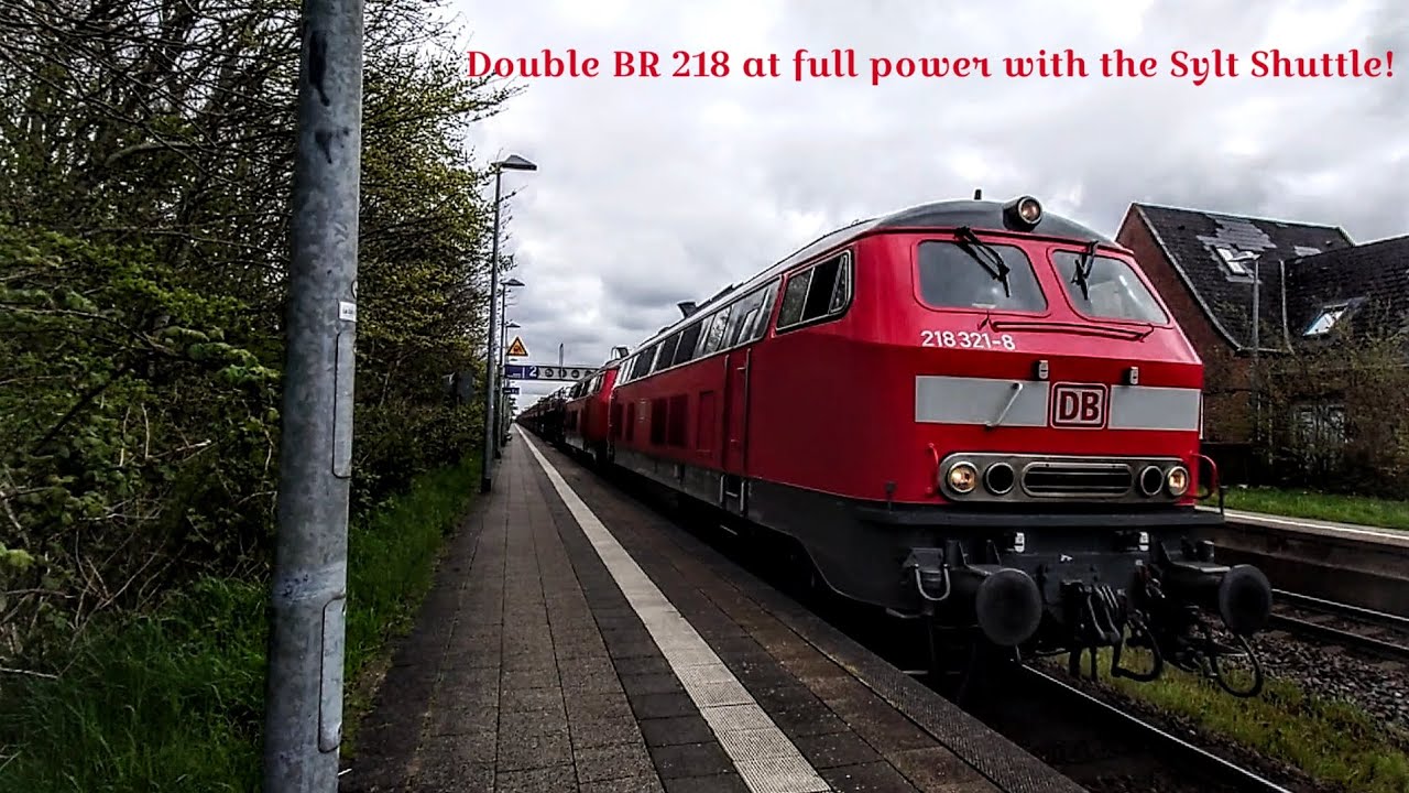 Dual Baureihe 218 powers F&Uacute;LL speed through Morsum with a lengthy Sylt Shuttle! - Fly-by -