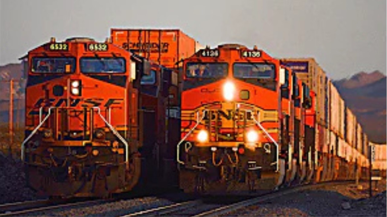 HD: HIGH SPEED BNSF FREIGHT TRAINS ACROSS THE MOJAVE DESERT 2021