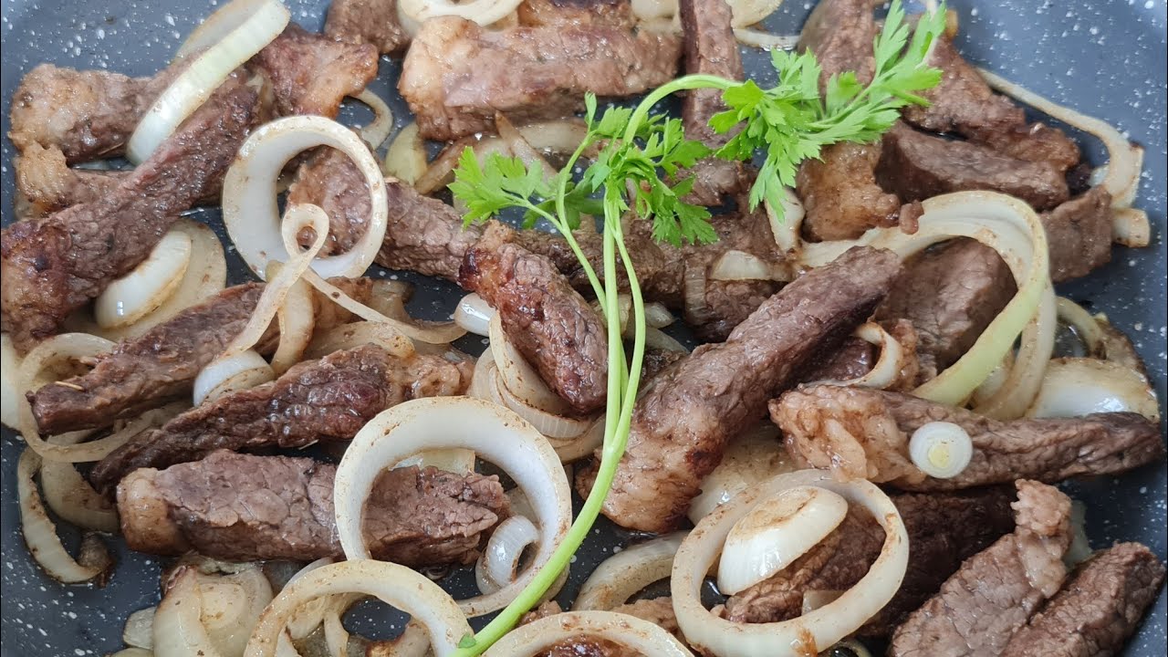 picanha em tiras fritoas na manteiga e  acebolado