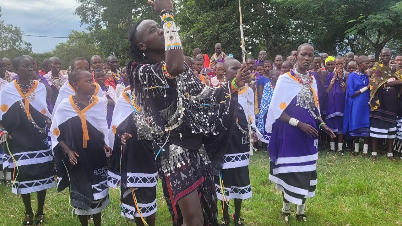 Maasai Saimon Papaa (my brother-in-law) performing with choir in Lesoit. #maasai #tanzania