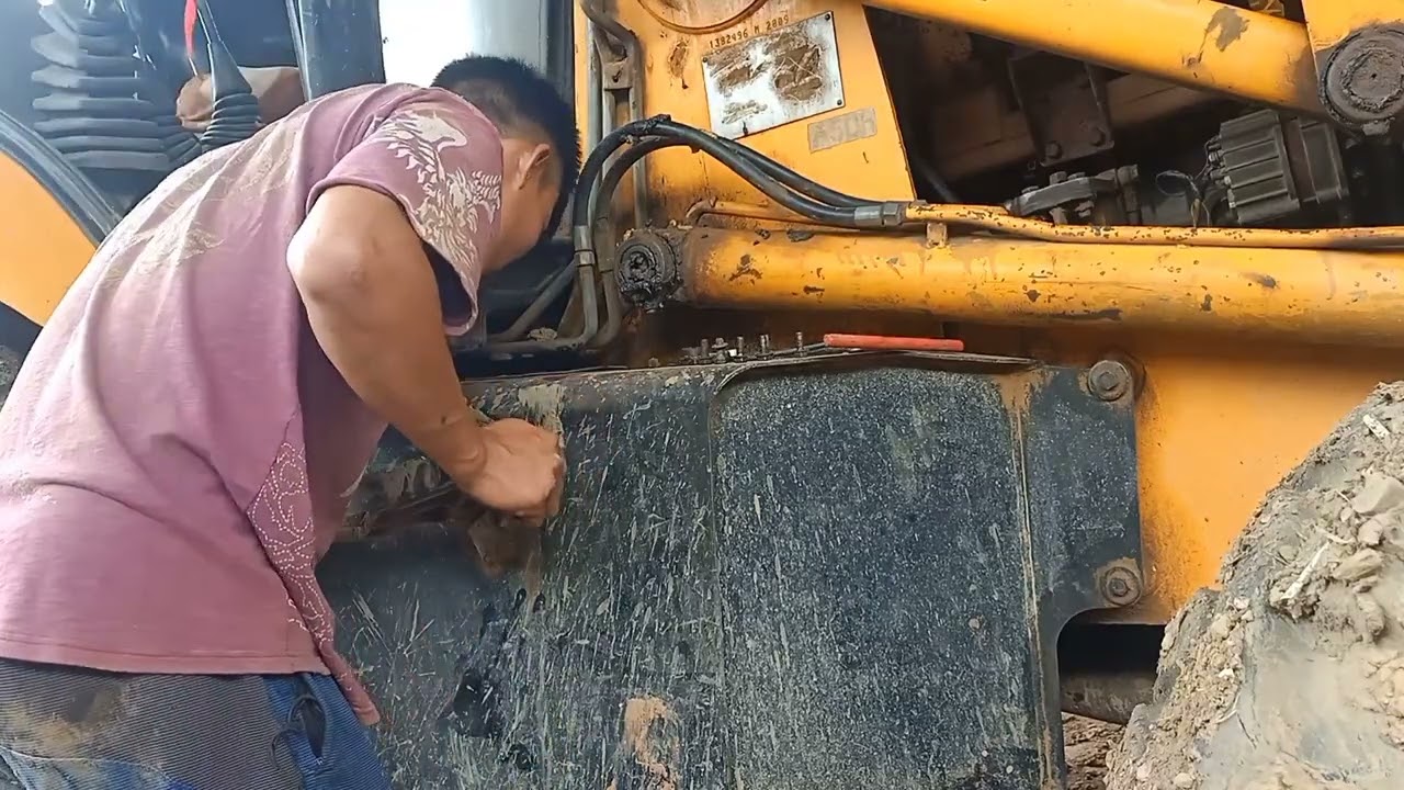 JCB3DX air filters &Diesel tank cleaning (air filters kakhel nale Diesel tank kasuh theng na)