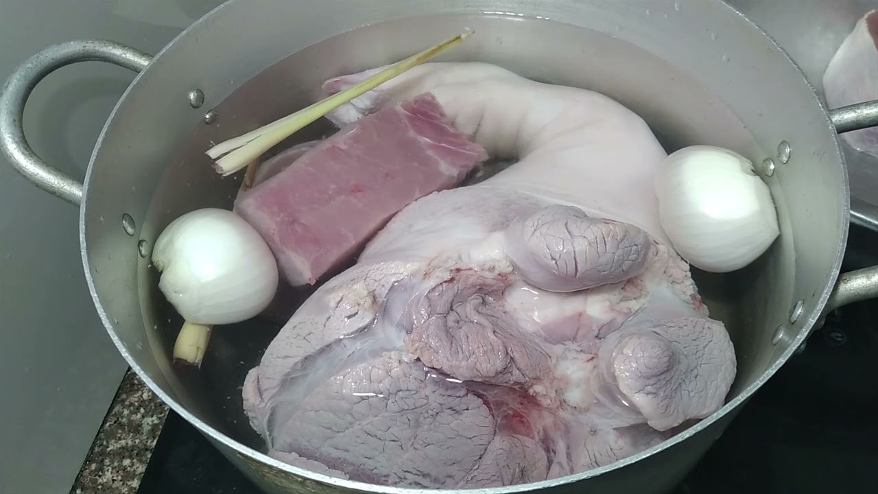 CÁCH LUỘC CHÂN GIÒ CẢ CÁI THƠM NGỌT THỊT MỀM.