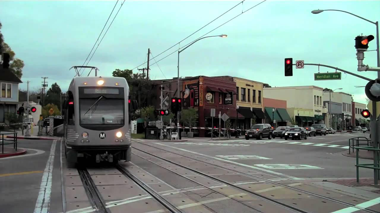 ★ Railroad Crossing Gates - Metro train pulling into Mission St