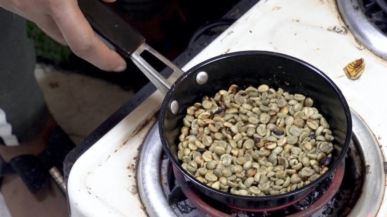 Roasting nuts to make the real Ethiopian coffee 🇪🇹