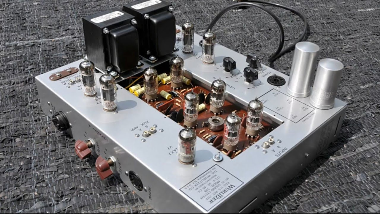 My restoration of a Wurlitzer 2404S amplifier