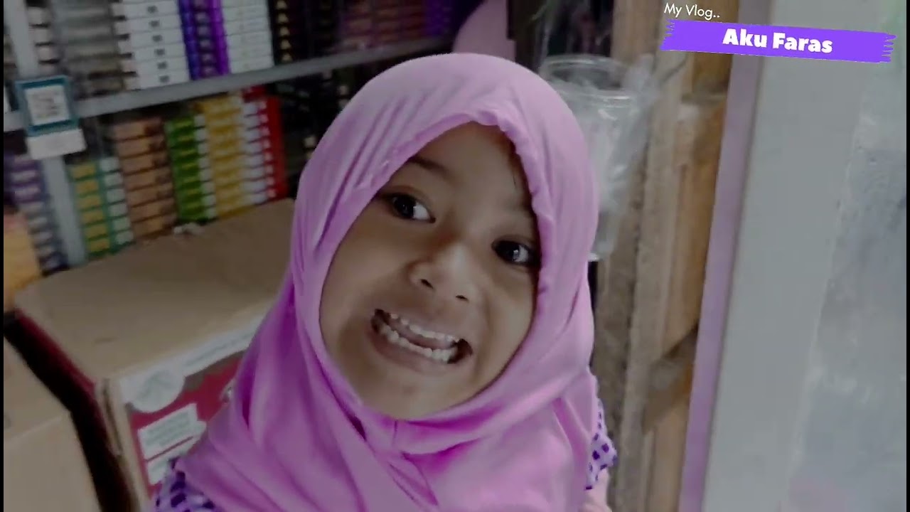 Buka puasa pertama dan habis sahur langsung olahraga dapet plus hadiah dari ayah yeayyy...