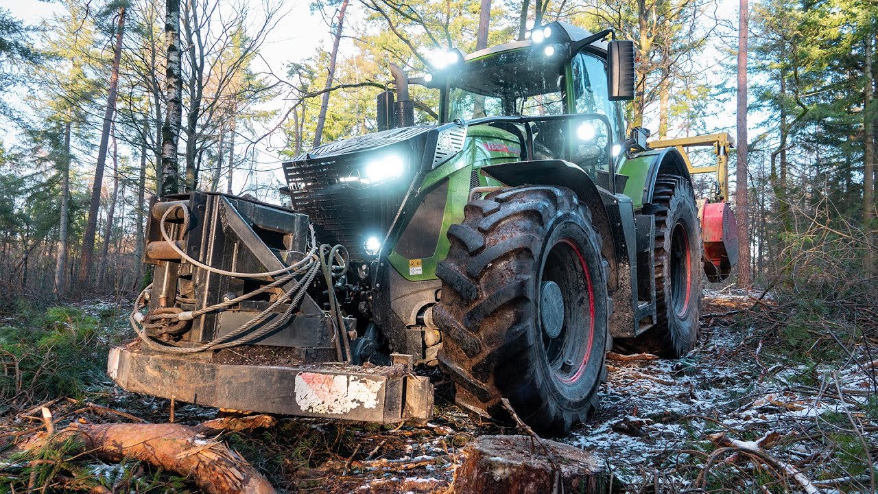 Crushing Wood with FENDT 942 Vario in The Forest | Van Donselaar