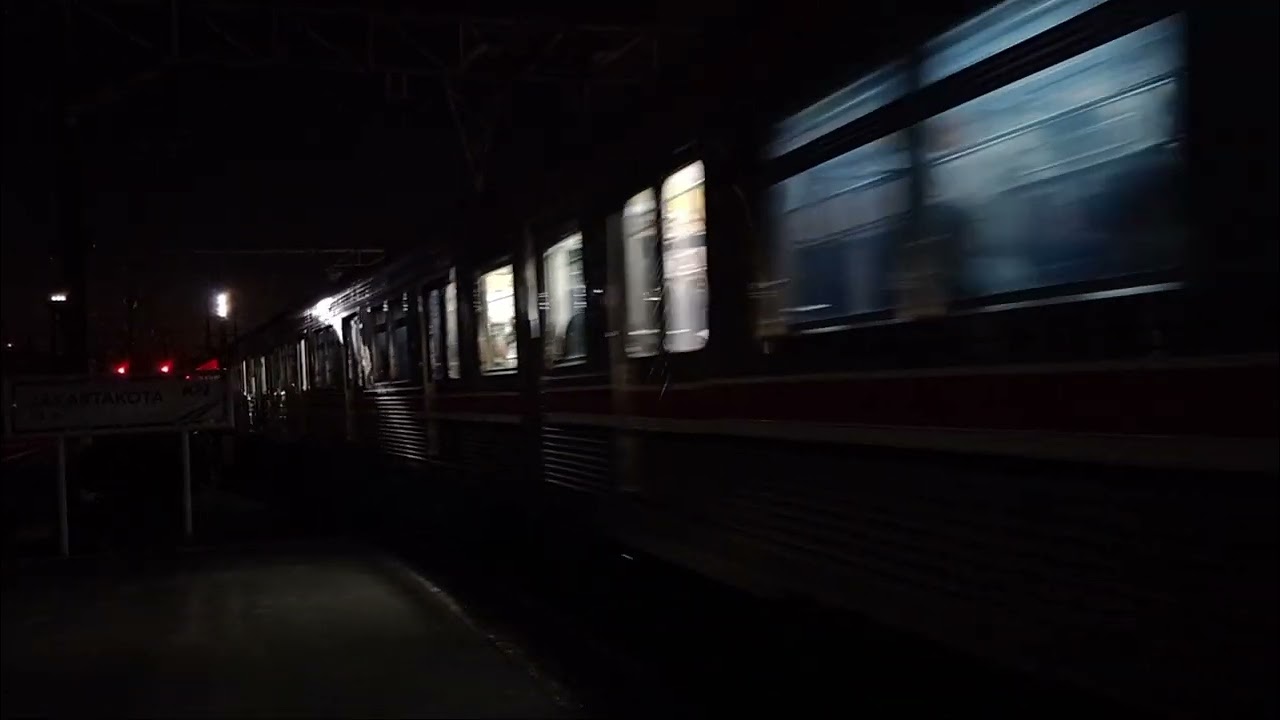KRL Commuter Line 東急8500系8518F 離れる Jakarta kota 