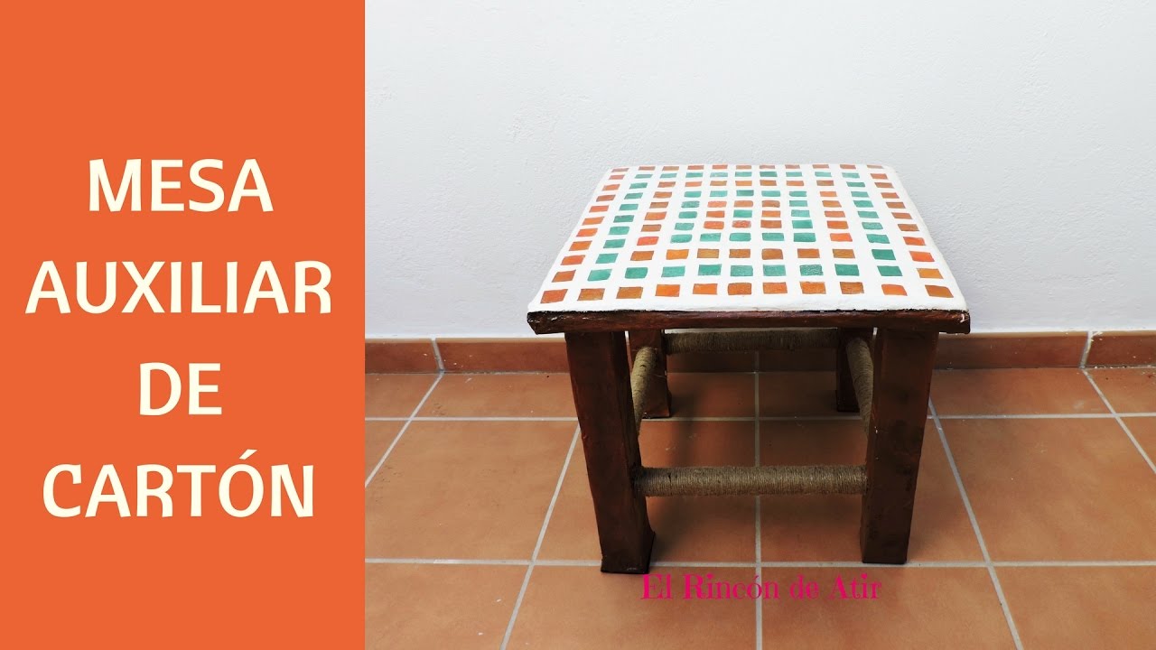 Mesa auxiliar de cartón DIY