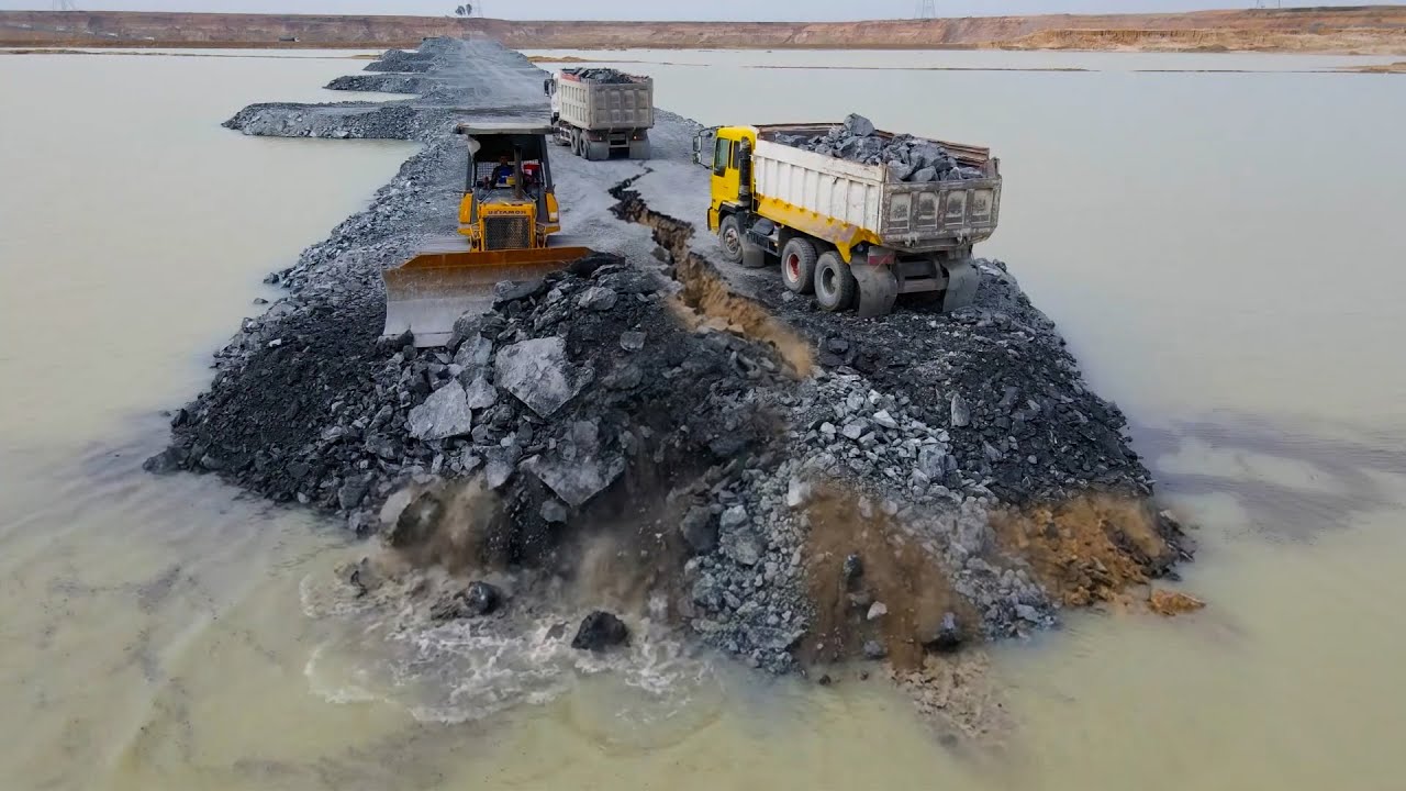 The ground level connect the deep pit and road construction is carried out use dump truck, bulldozer