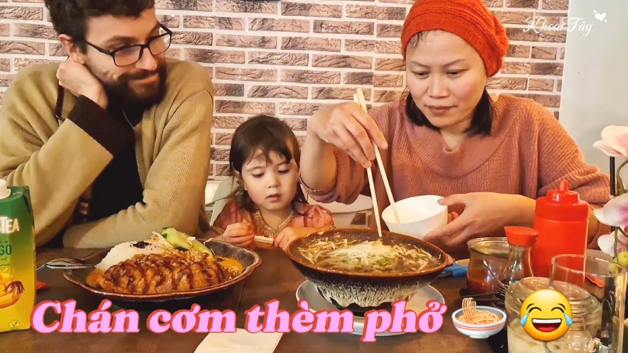Chuyện Khoai Tây trải qua khủng hoảng tuổi lên ba, ba má bất lực. Ghé quán Việt quen thuộc ăn phở 🍜