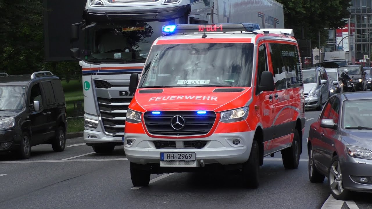 [Neuer ELW B-Dienst im neuen Design!] B Dienst 10/1 und 25 GW R&uuml;st 2 Feuerwehr Hamburg