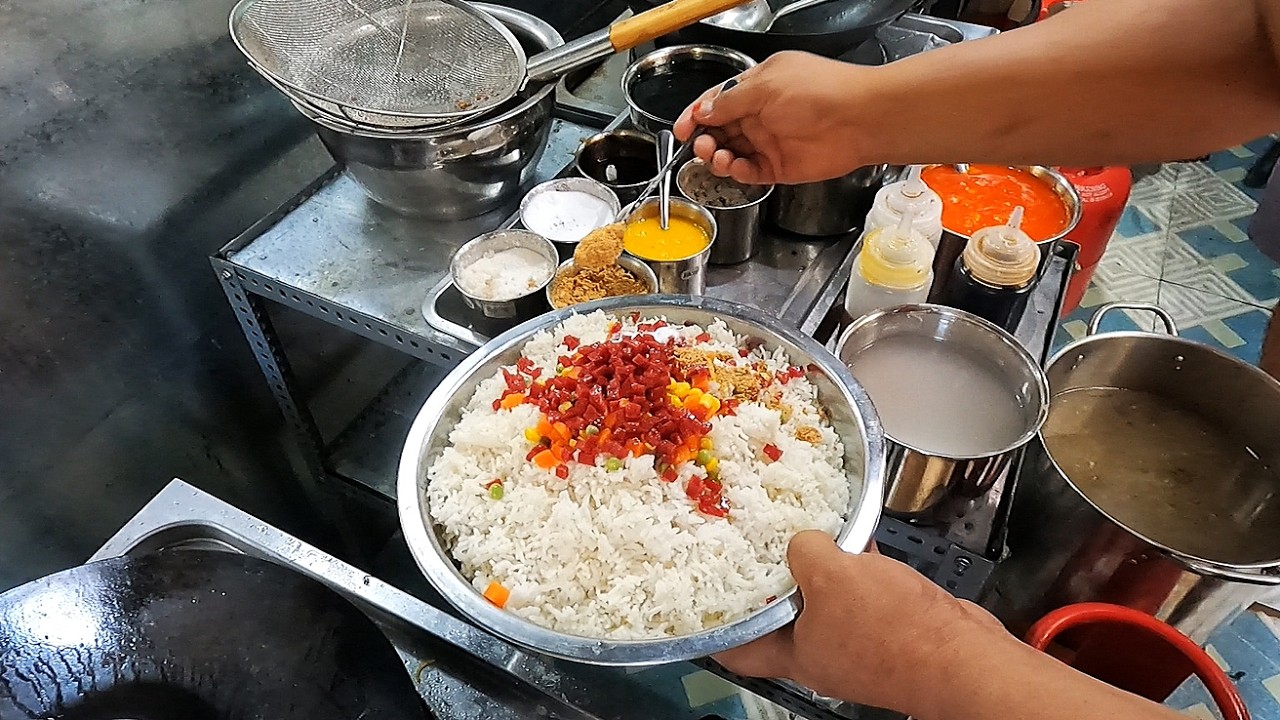 FRIED RICE & FRIED CHICKEN, Crispy Pork : UGBO sa Baclaran Street Food