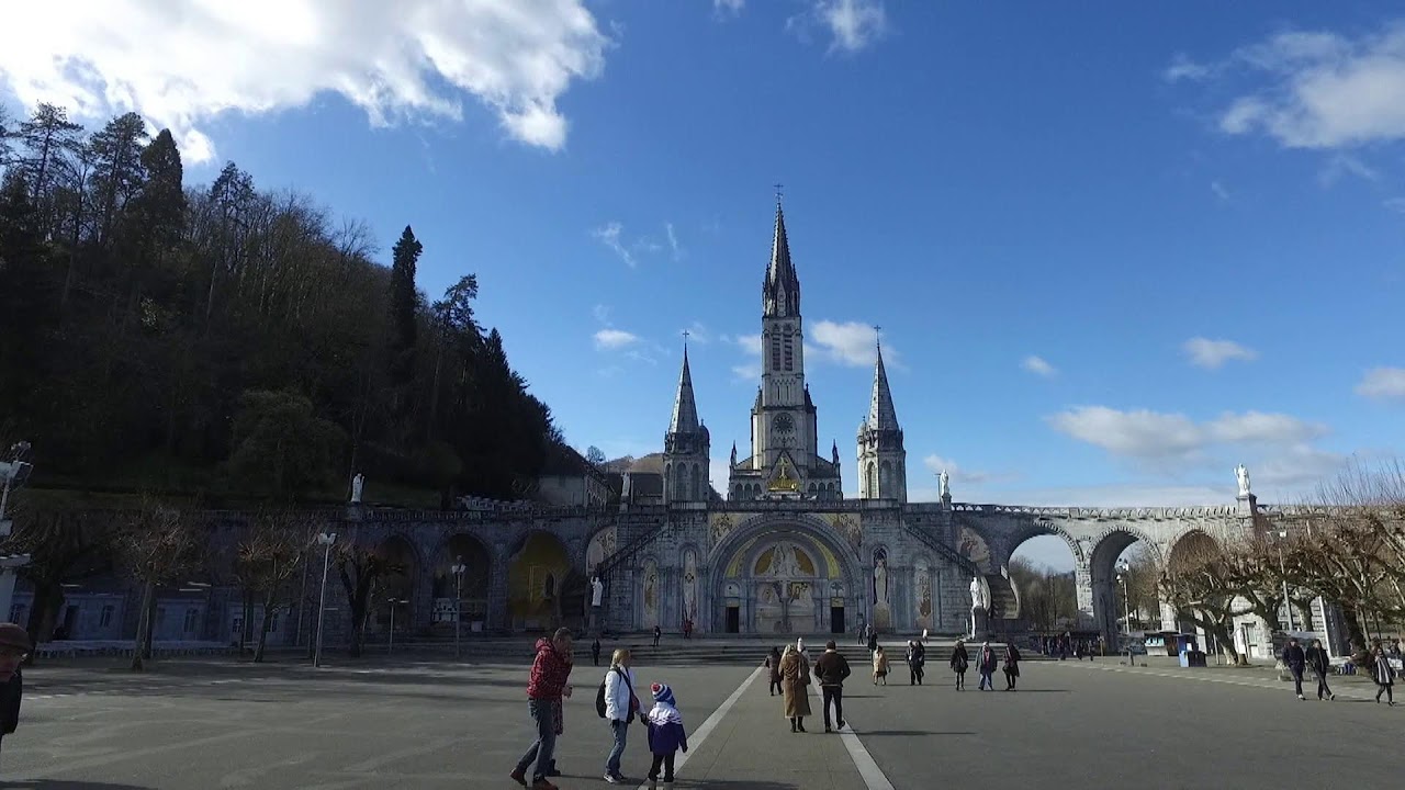 Procession eucharistique du October 15, 2022  - Sanctuaire de Lourdes