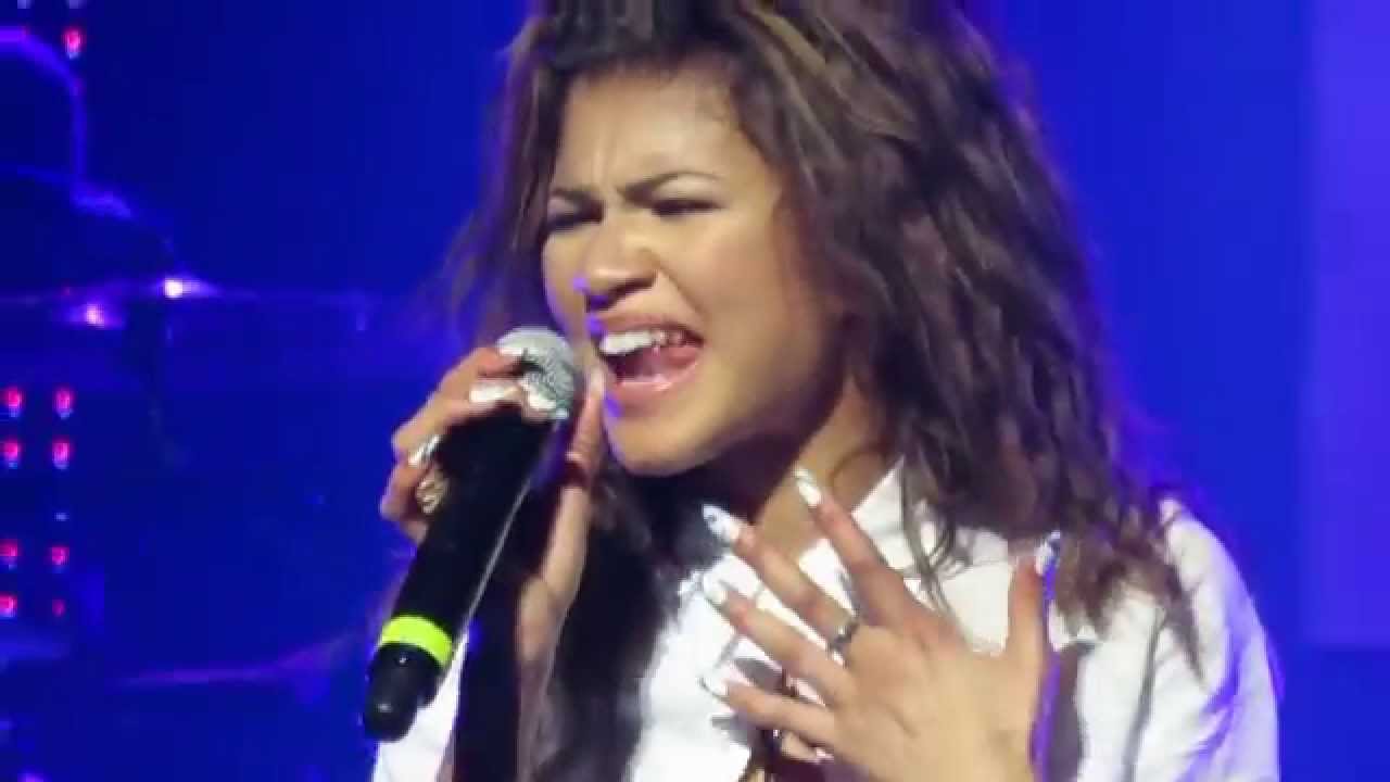 ZENDAYA - BOTTLE YOU UP - People En Espanol Festival - Lila Cockrell Theater, San Antonio, TX