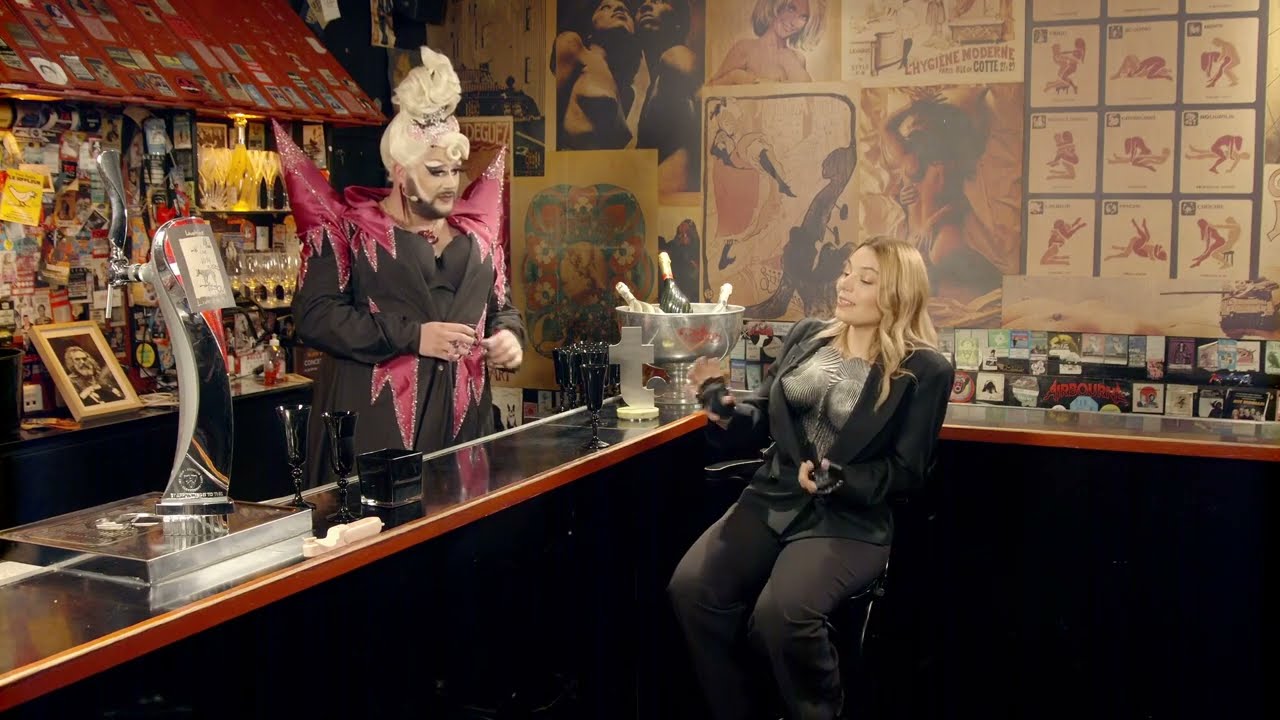 Drag Room - la Big Bertha x Santa