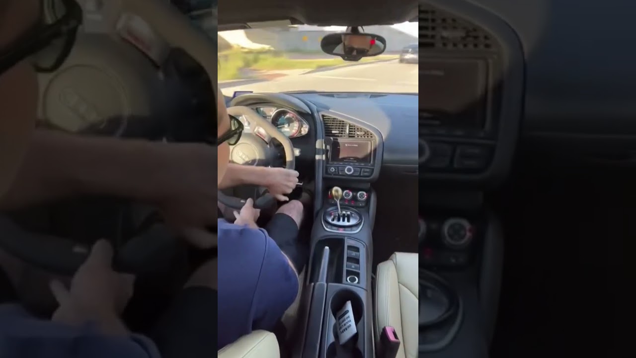 Audi R8 V10 spirited driving - manual.