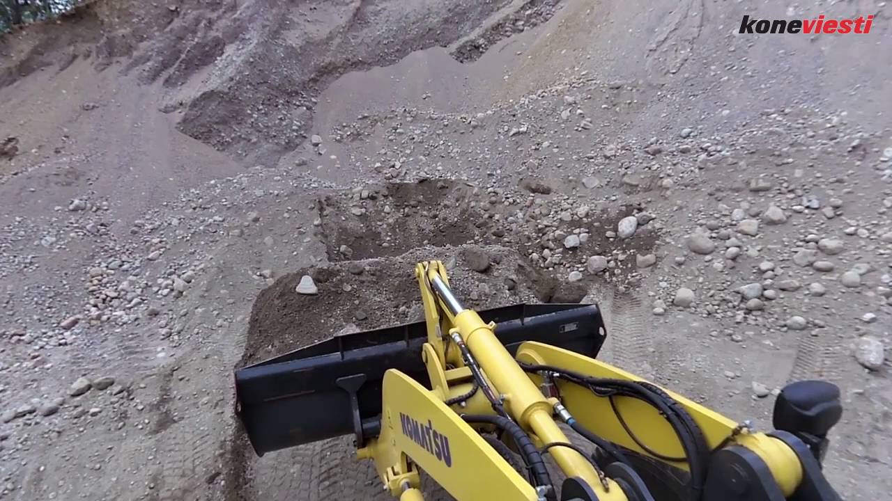 Komatsu WA100M-7 -pyöräkuormain