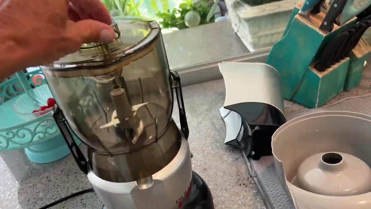 Знакомство с кухонным комбайном и соковыжималкой Bullet Express