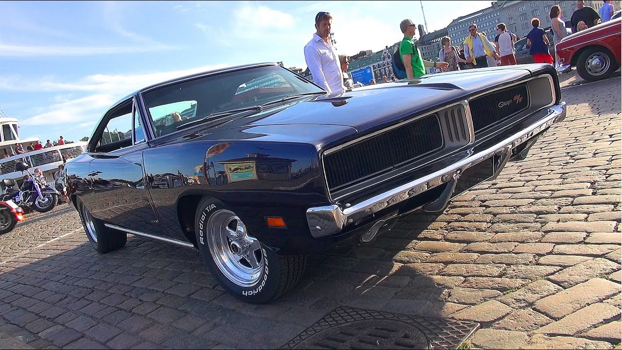1969 Dodge Charger R/T 440 - Angry V8 Startup Sound and Revs!