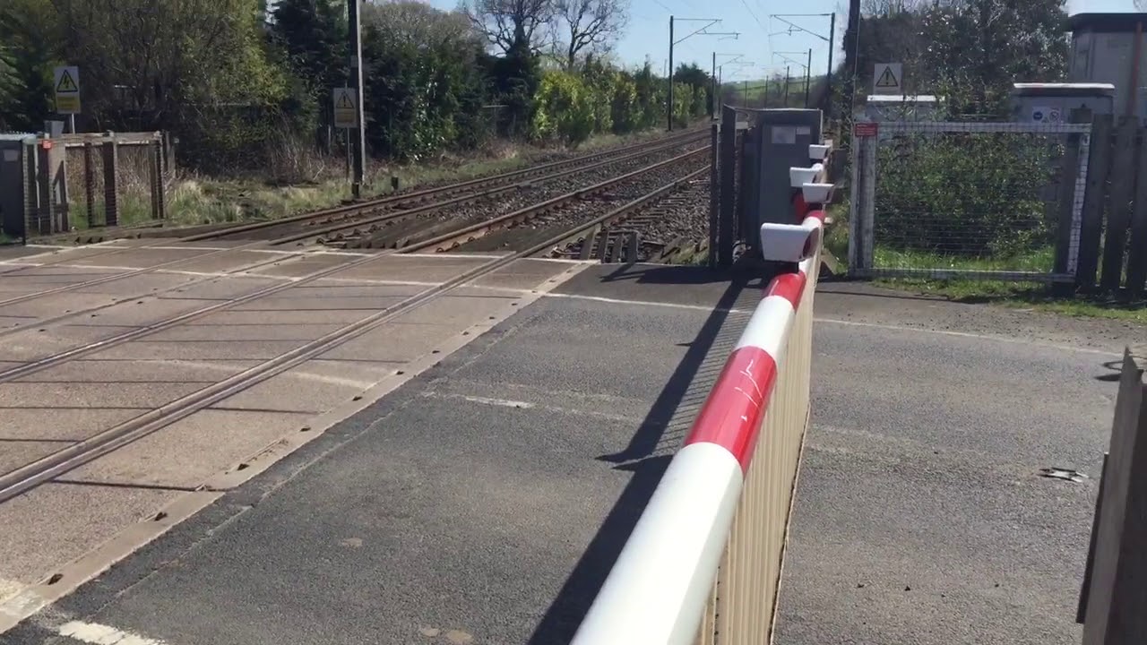 Beal Level Crossing (Northumberland) Saturday 21.04.2018