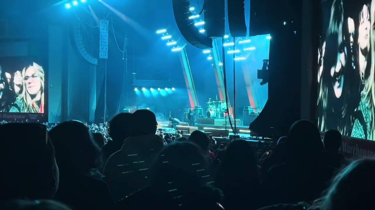 I Don’t Care If You’re Contagious + Wonderless - Pierce The Veil - Raleigh, NC (10/25/25)